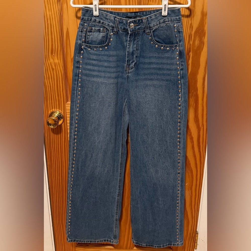 Cali 1850 Studded Wide Leg Jeans. Size 5